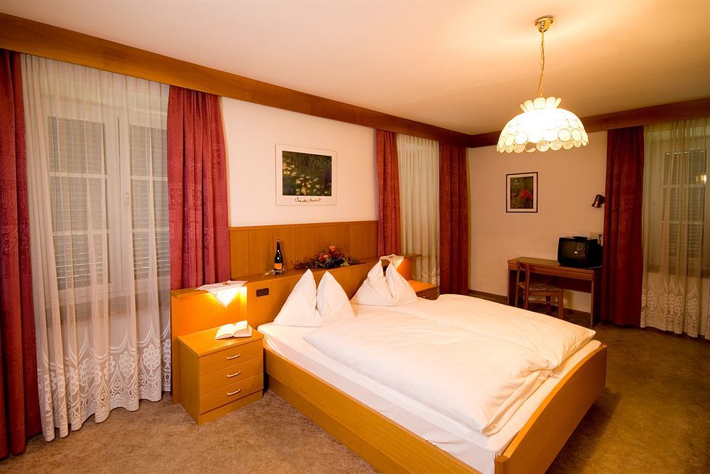 Lener Wirtshaus & Hotel Campo di Trens Bagian luar foto